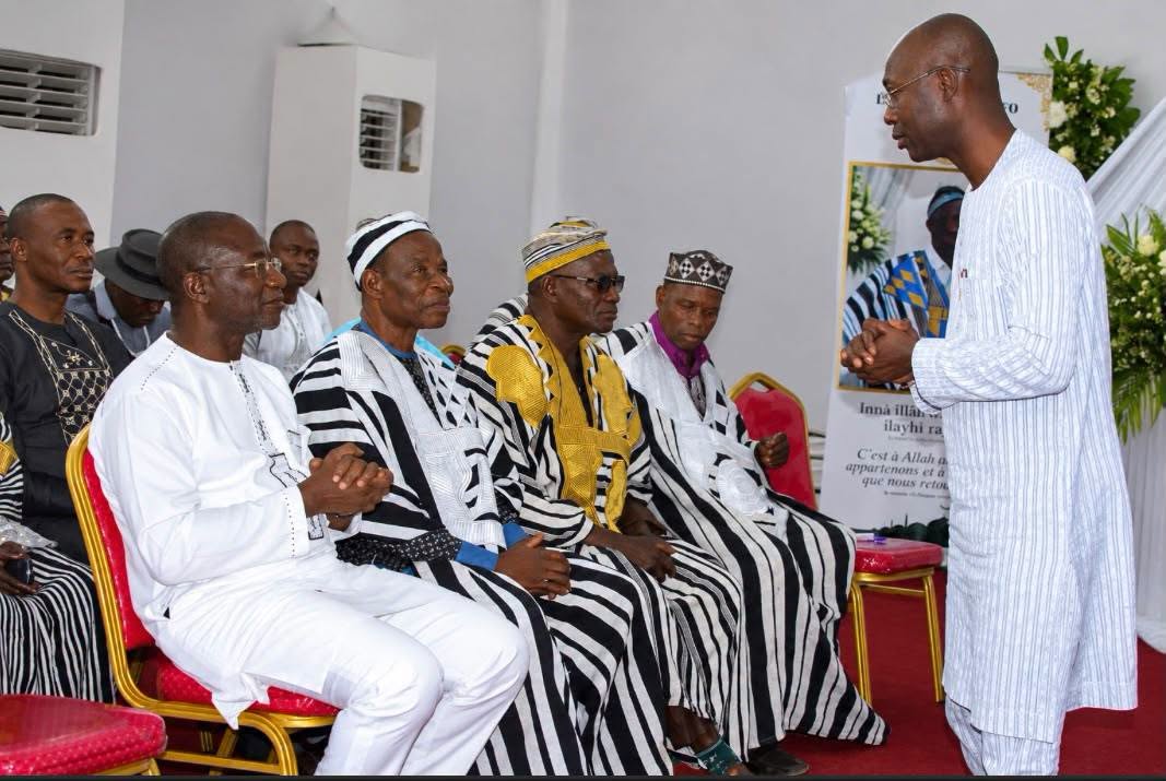 M.TIMITÉ B. AMADOU, DAF- MEFB PRÉSENTE SES CONDOLÉANCES AU CHEF DE CABINET DU MEFB.