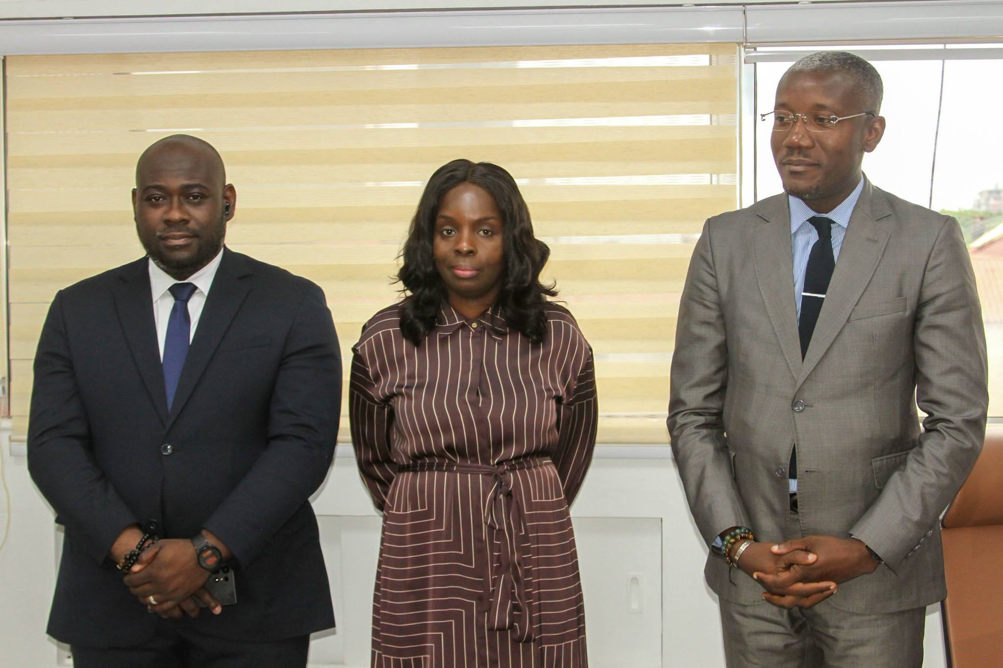 FÊTE DES PERES : LE PERSONNEL DE LA DAF DU MINISTERE DE L'ECONOMIE, DES FINANCES ET DU BUDGET  HONRE MONSIEUR TIMITE  B. AMADOU,  DAF- MEFB